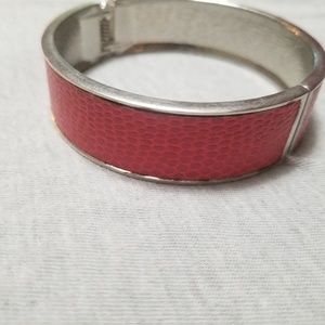 Clasp bracelet